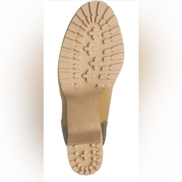 NWT DKNY Logan Lug Sole Boot - Picture 4 of 4